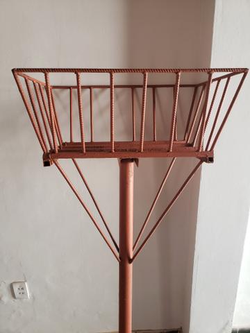 Vendo Lixeira nova de ferro - Foto 2