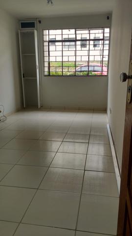 Alugo apartamento no Pinheirinho