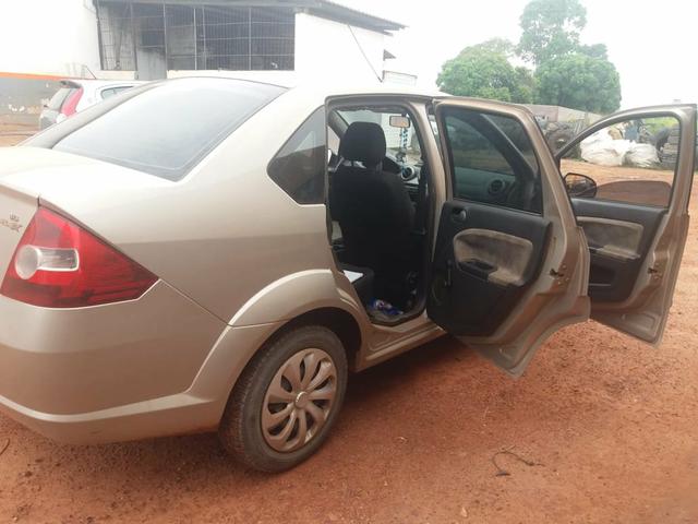 Vende-se ou troca em terreno Ford Fiesta - Foto 3