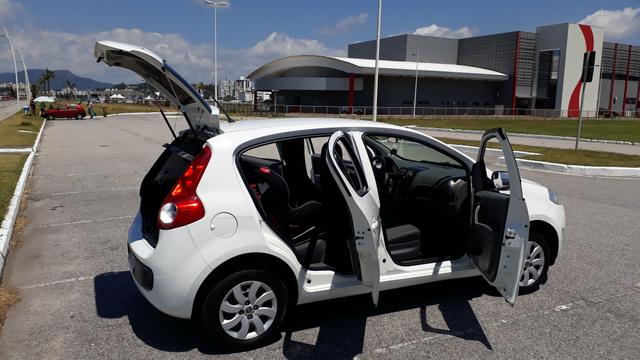 Fiat Palio Completo TOP Attractive 2016 - Foto 19