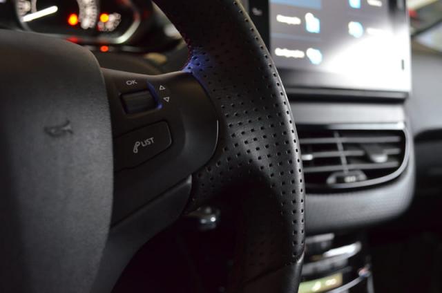 PEUGEOT 208 URBANTECH 1.6 AUT 2018 - Foto 10