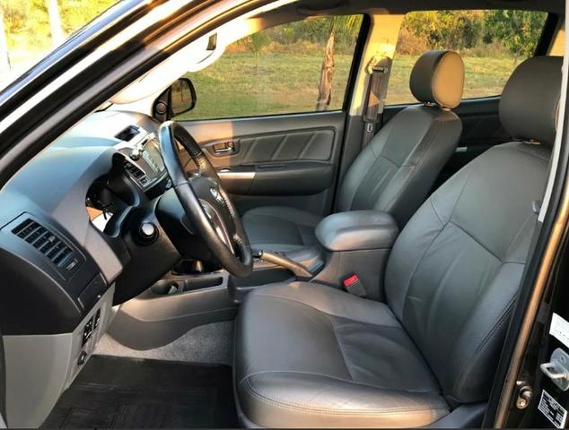 Toyota Hilux 3.0 Srv CD 4x4 Aut Diesel - Foto 6