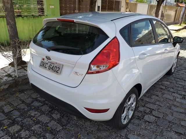New Fiesta lindo Troco e Financio - Foto 9