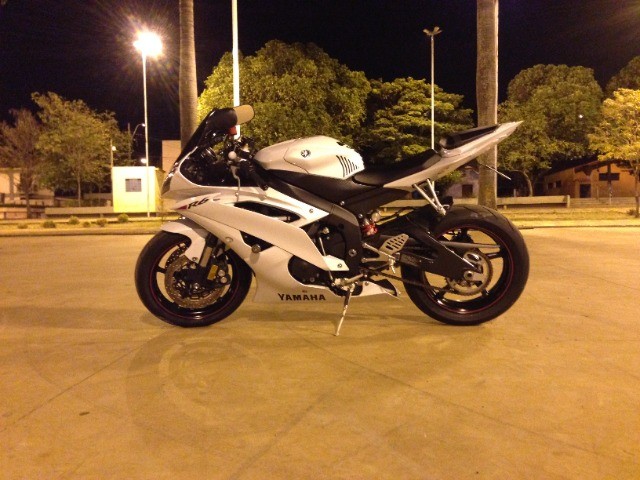 VENDO YAMAHA YZF-R6 BRANCA 2010 14.000 KM