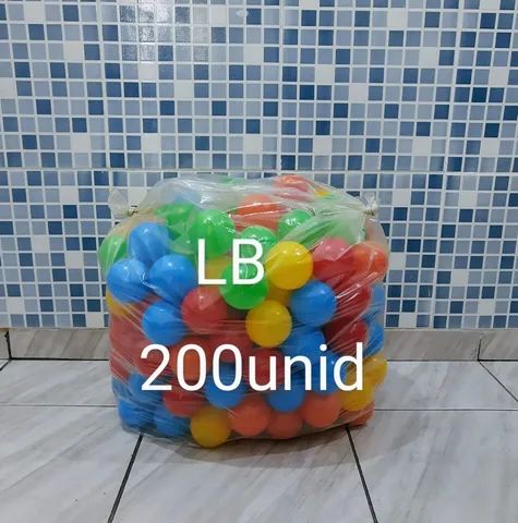 Bolinhas para piscina entre outros brinquedos infantis  novos  - Foto 4