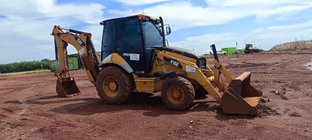 Vendo retroescavadeira Caterpilar 416E 4X4 ano 2015