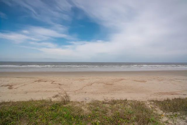 Alugo sobrado beira mar com piscina - Foto 6