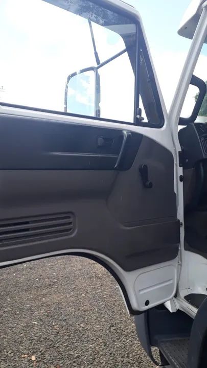 VW 17.190  13/14 Baú Bebidas 8 Baias - Foto 8