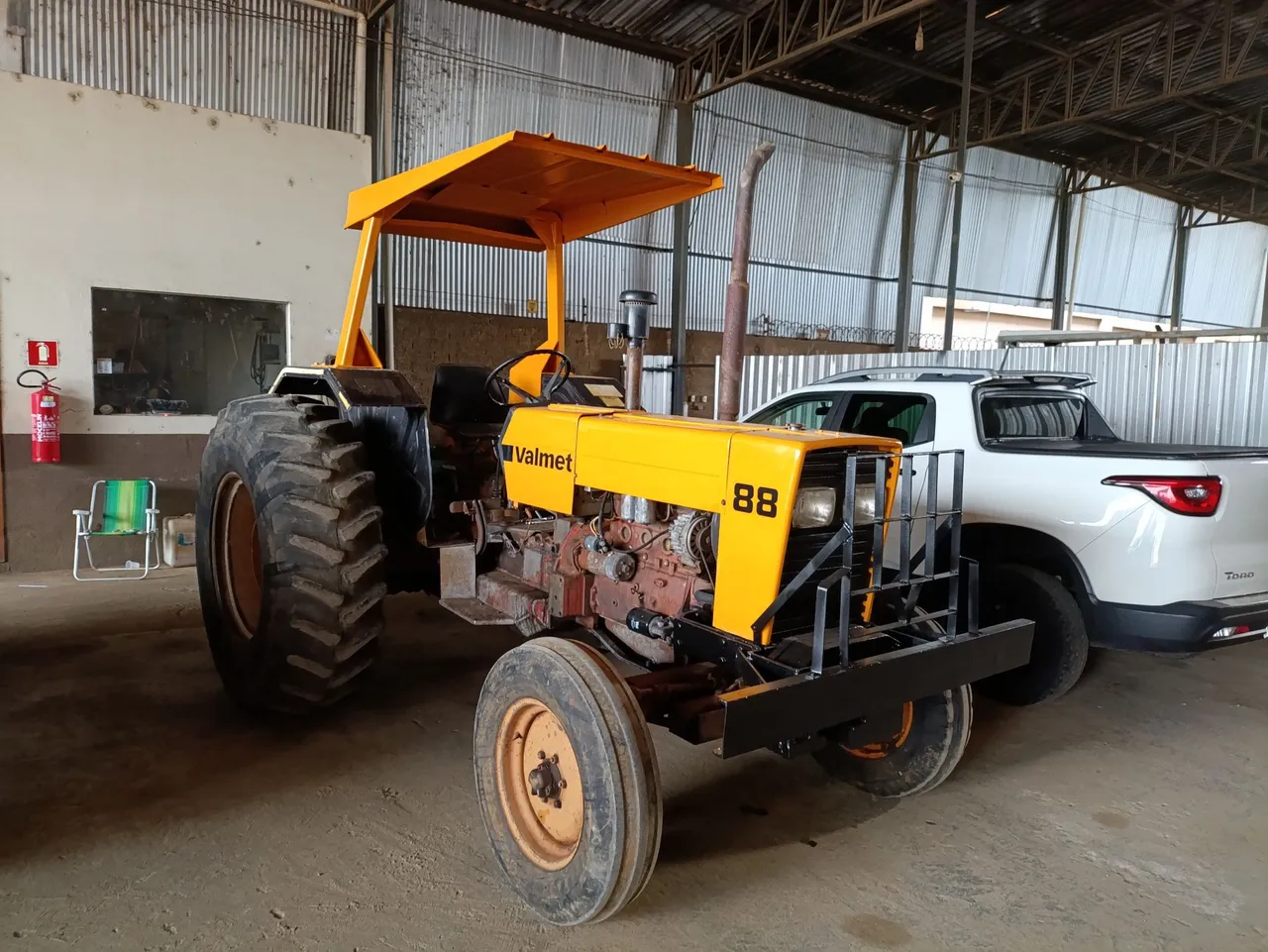 Trator Valmet 88 em Ariquemes