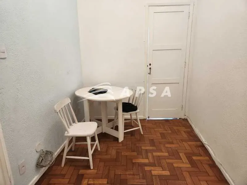 Quarto e sala com dependência completo em Botafogo.
