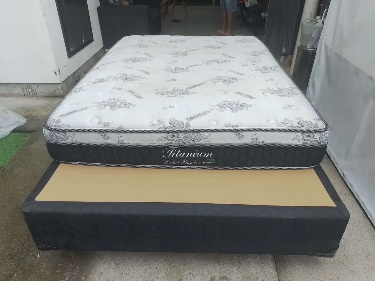 Cama Box Casal com Colchão de molas ensacadas conjunto manes