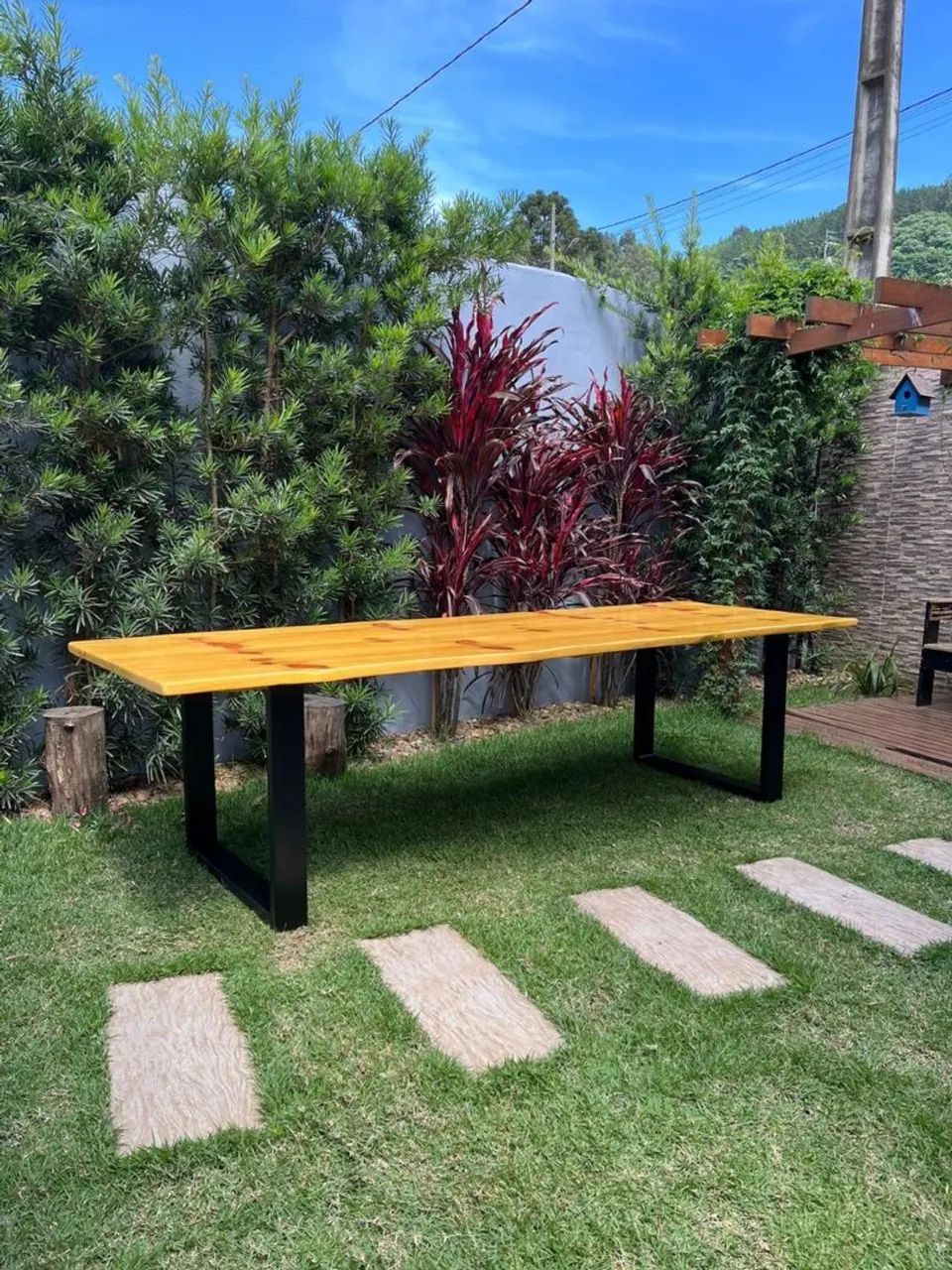 Mesa rústica de madeira com bancos - Foto 2