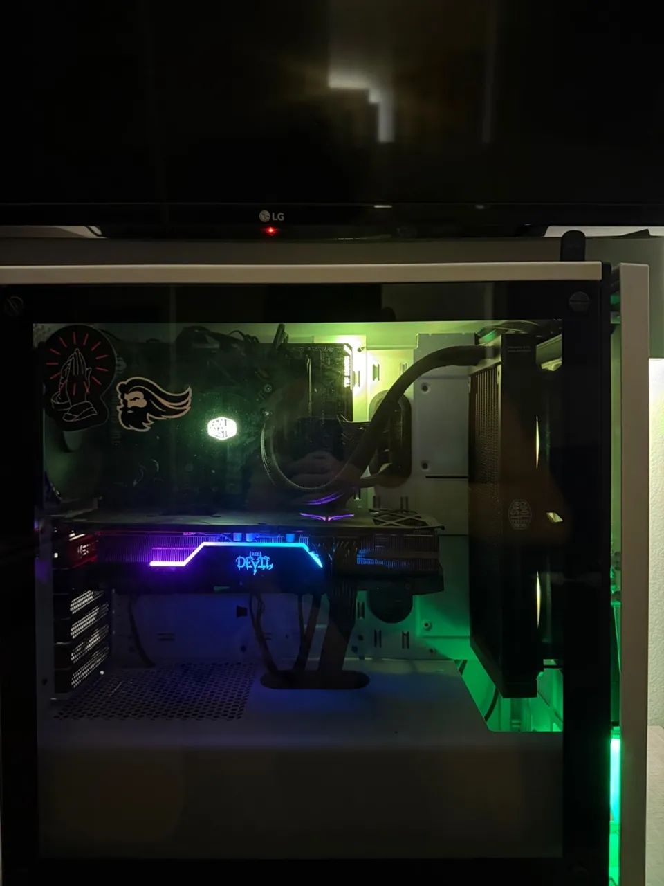 PC GAMER  I7 9700K RX 5700xt 16GB Ram Water Cooler 240mm