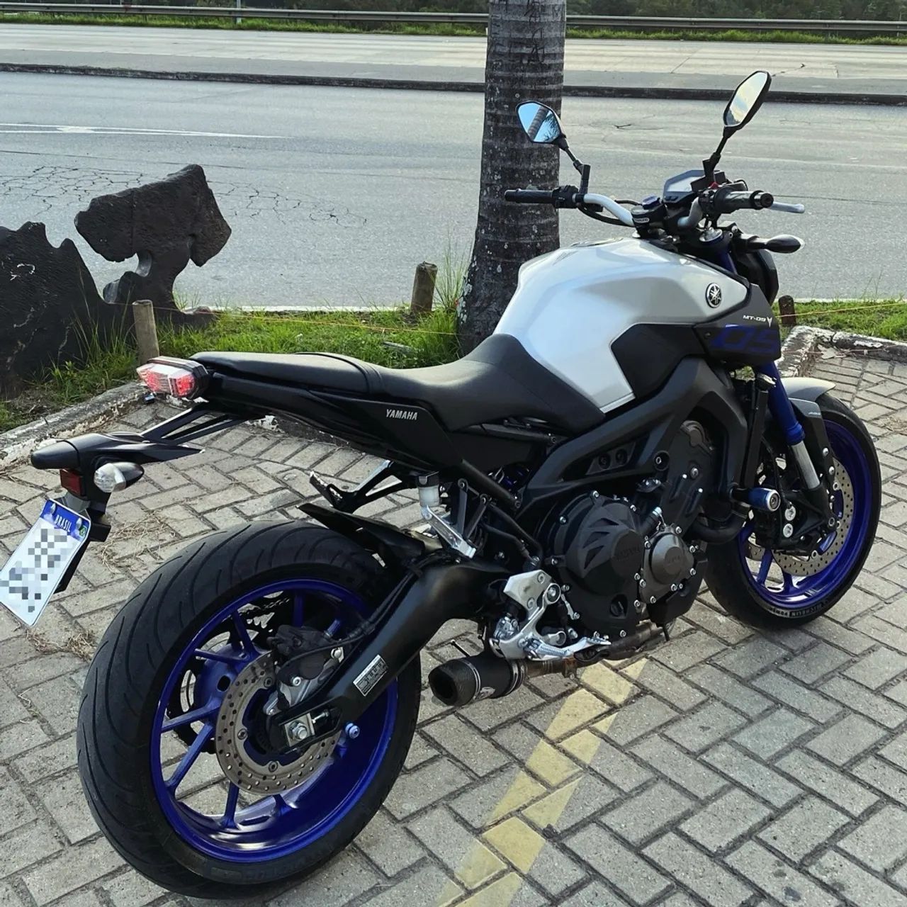 YAMAHA MT-09 ABS 17/17 8 mil em acessórios  - Foto 2
