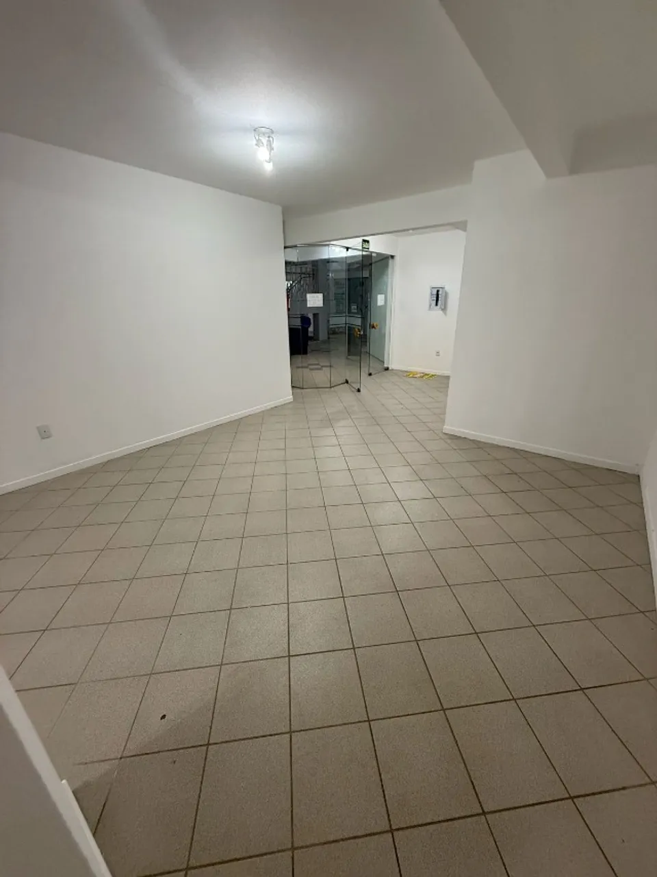 Sala Comercial para Locação - Edifício Long Beach - Praia Comprida, São José/SC