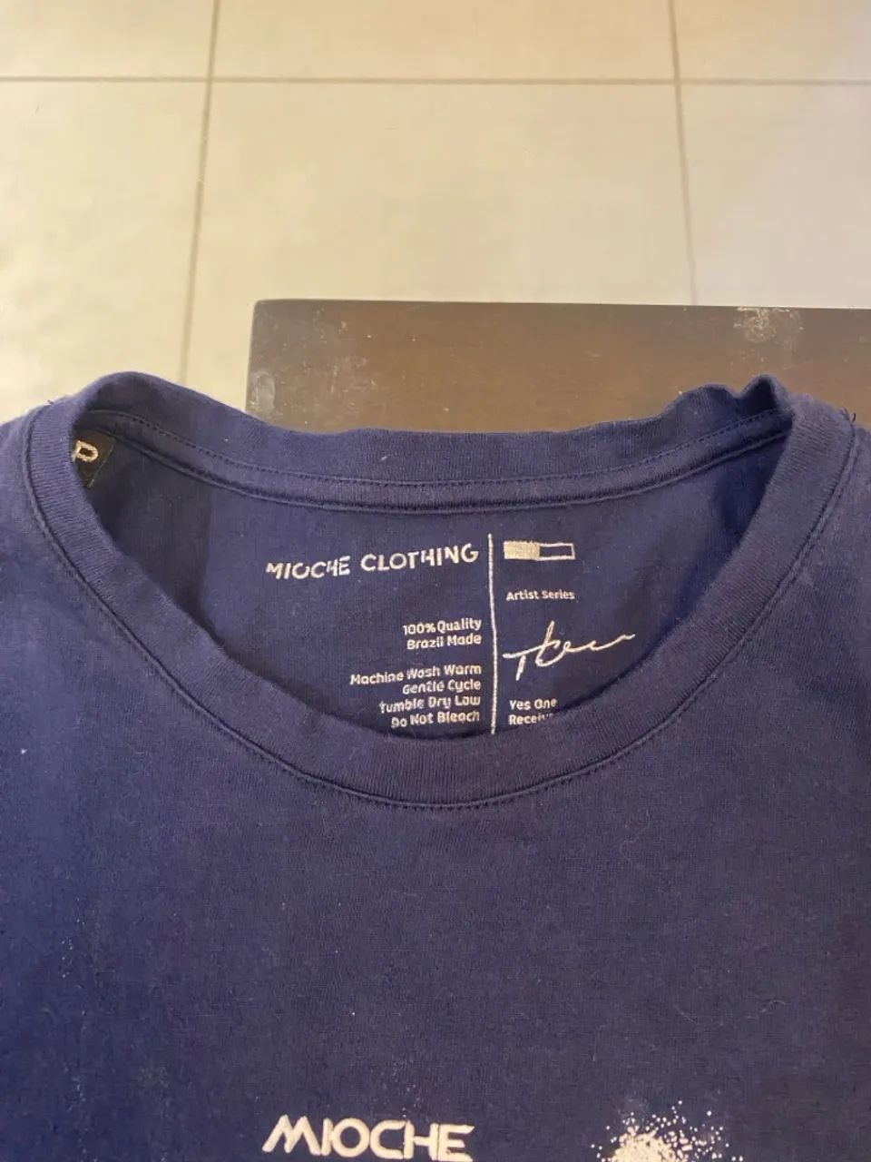 Camiseta básica mioche, com pequena estampa na frente  - Foto 3