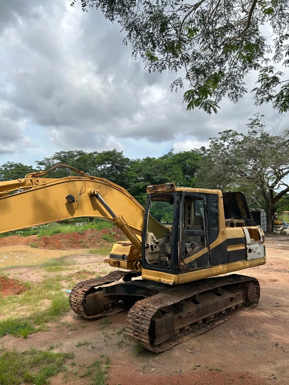 Escavadeira Caterpillar 320b 2009 - Oportunidade