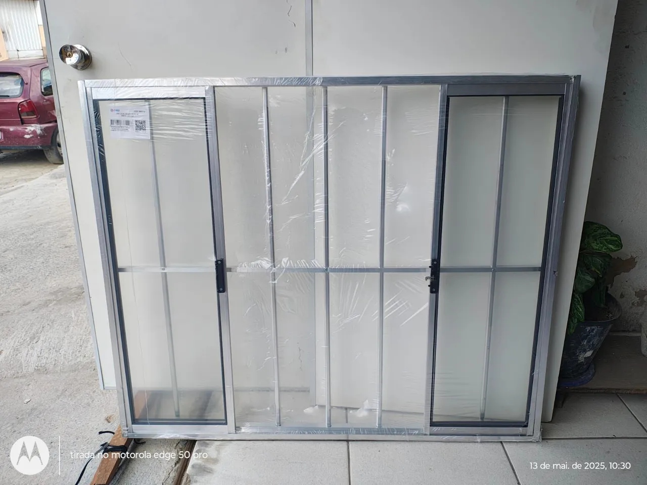 Janela alumínio 1.00x1.20 com grade 4 vidros R$ 315,00