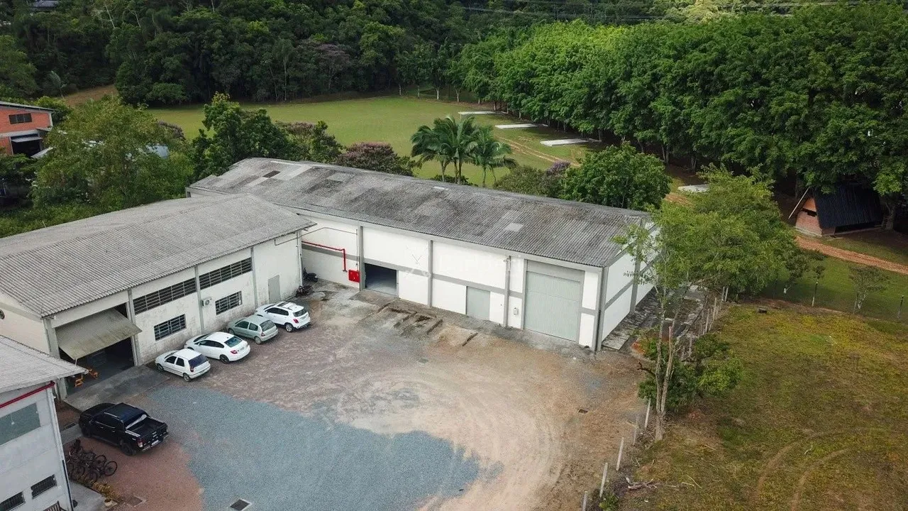 Galpão com 720m² para locação na Itoupava Central.