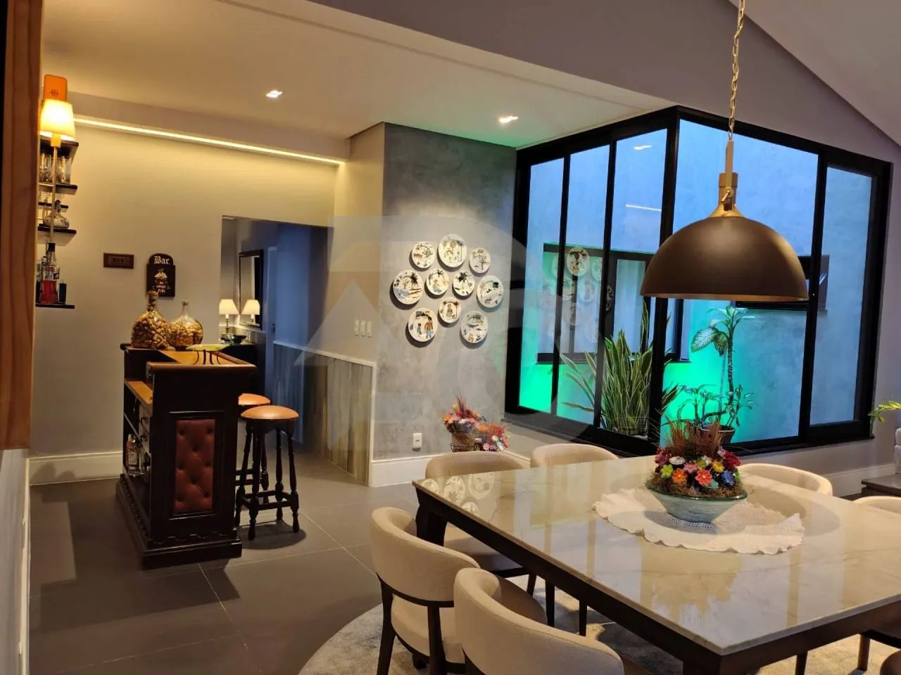 Casa no Beira Mar II com 3 Suítes, Planejados na Cozinha e Quintal Funcional