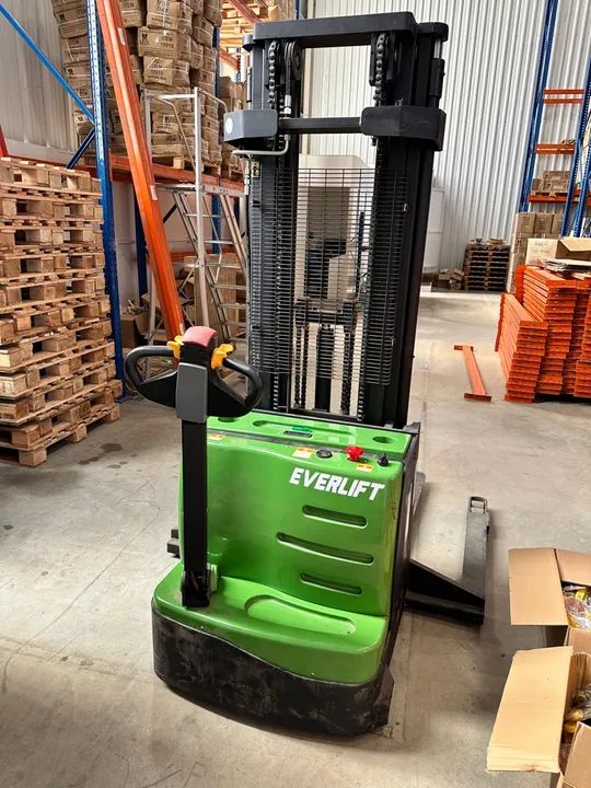 Empilhadeira Elétrica Patolada 1500kgs - 5 metros - Foto 3