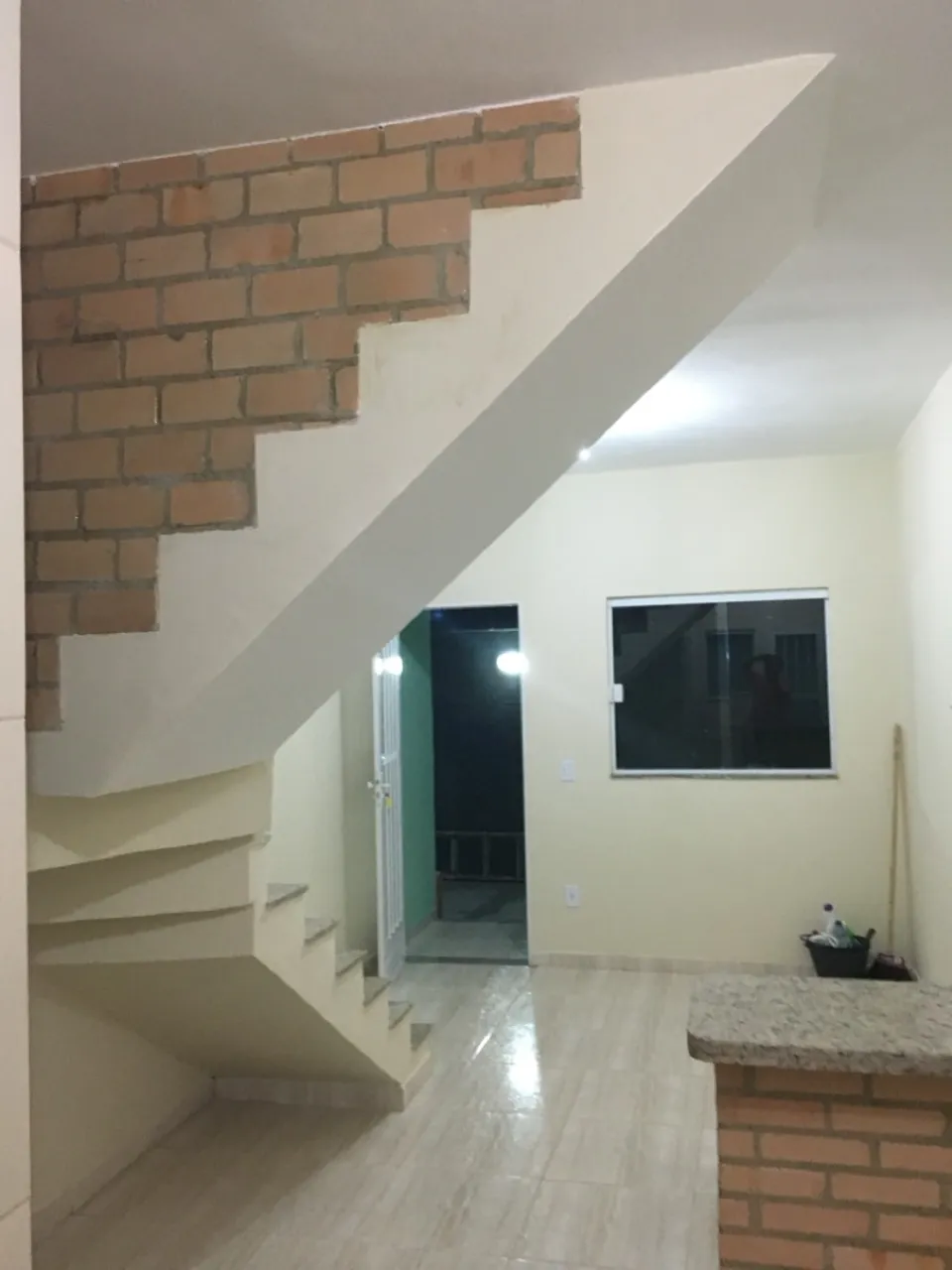 Casa duplex ótimo acabamento localização muito boa.