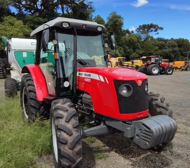 Trator Massey Ferguson - MF 4283, Cabinado, 8107 Horas. Fabricação 2013 - Foto 3
