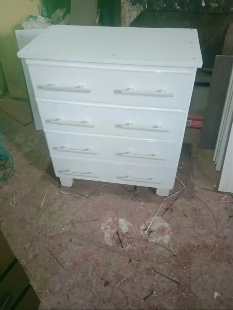 Cômoda de 4 gavetas a 160,00 reais 