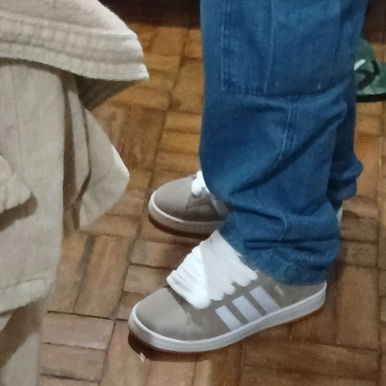 Tênis Adidas Campus Bege - Foto 4