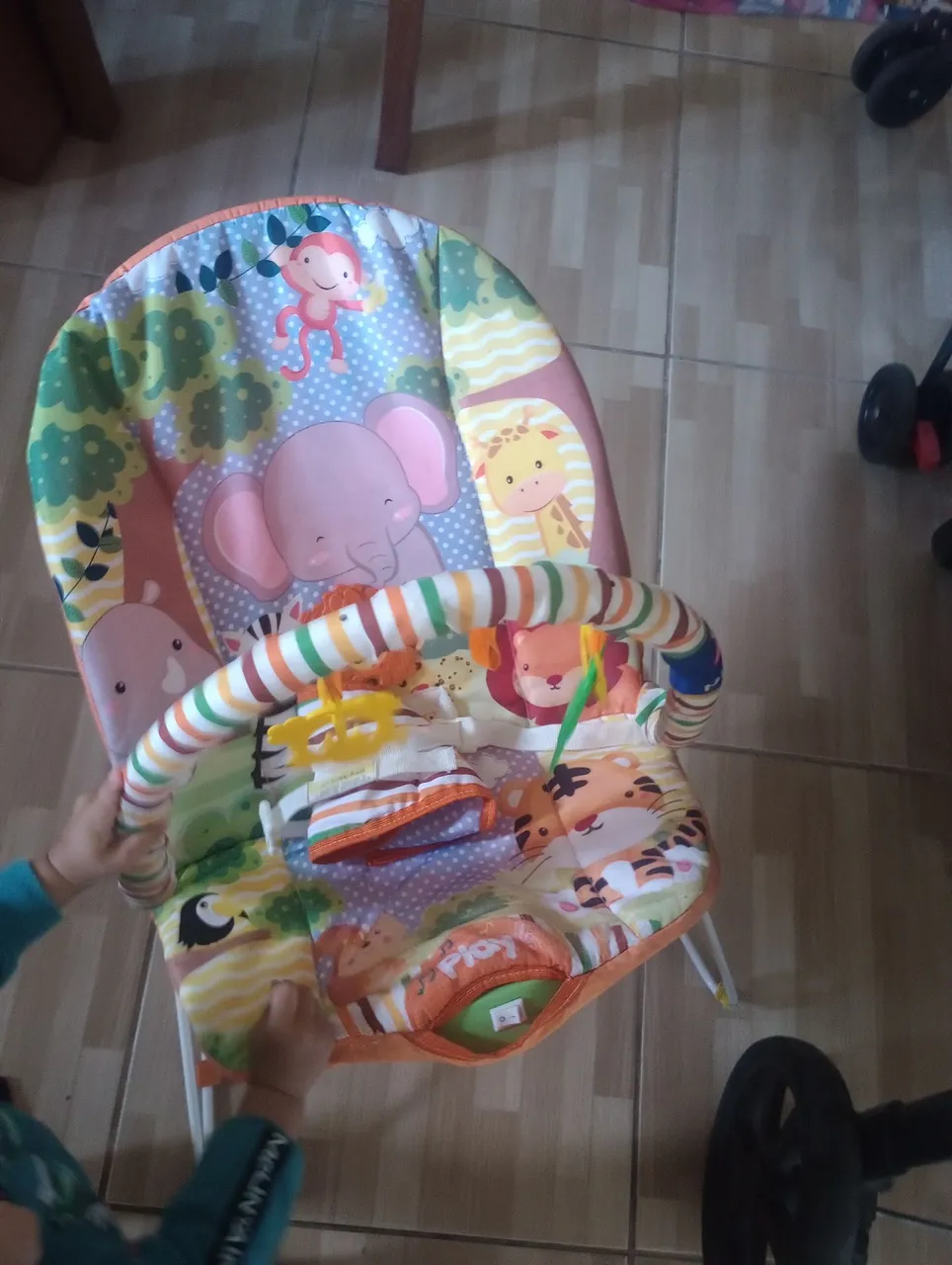 Cadeira de Descanso Infantil Vibratória com Barra de Brinquedos