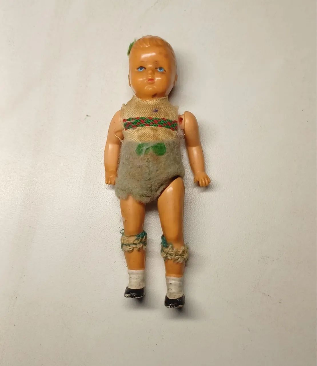 Boneca pequena antiga 