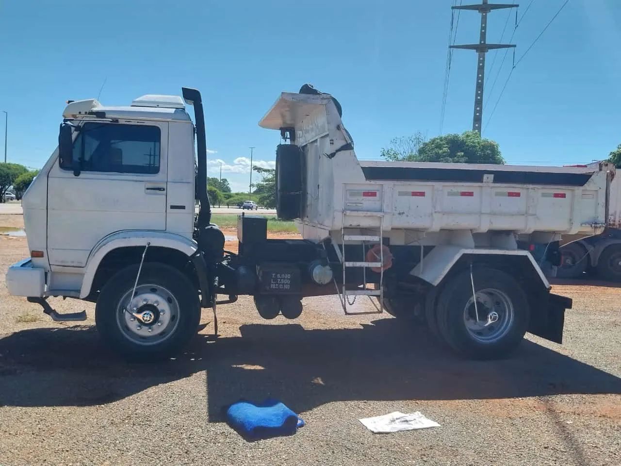 Caminhão caçamba  - Foto 9