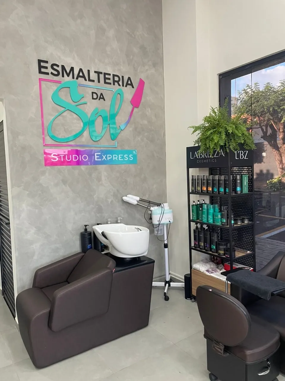 Vaga para manicure e pedicure
