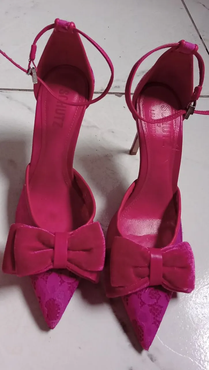 Sandália Schutz Rosa com Laço - Elegância nos seus pés!