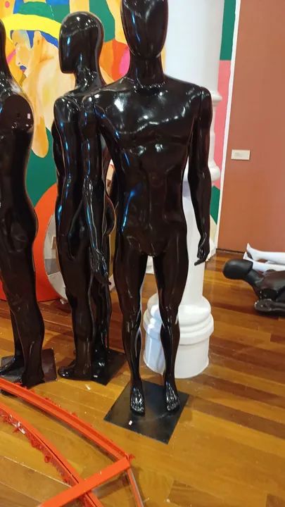 Manequim masculino de fibra de vidro  - Foto 6