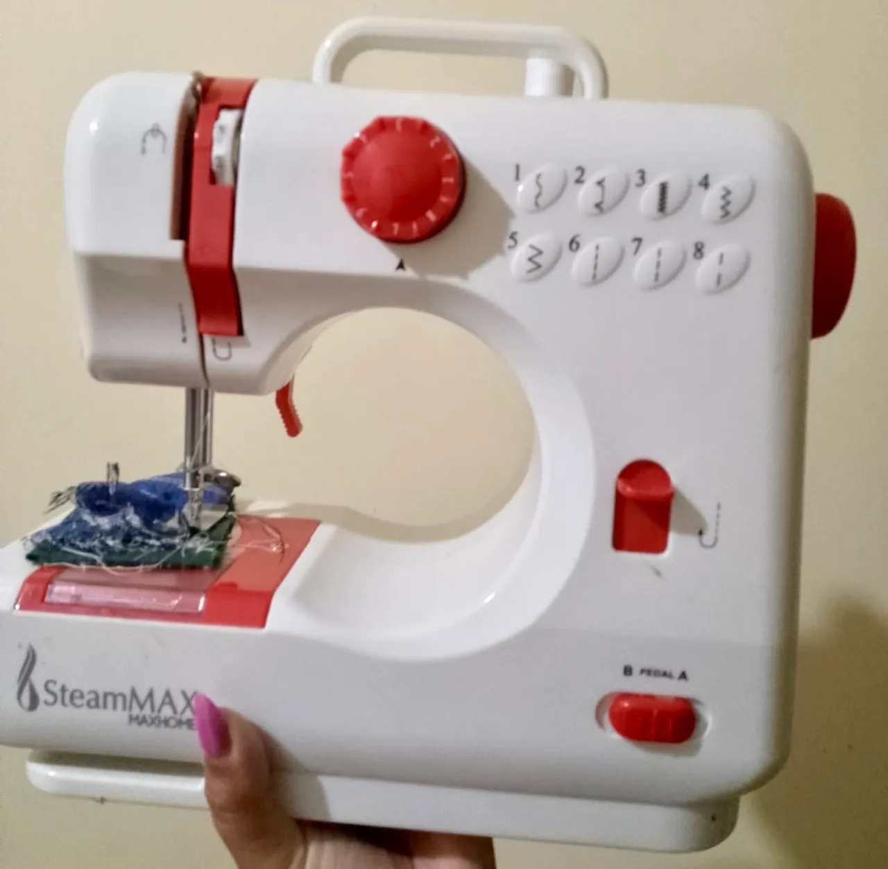 Máquina de Costura Portátil SteamMAX MaxHome