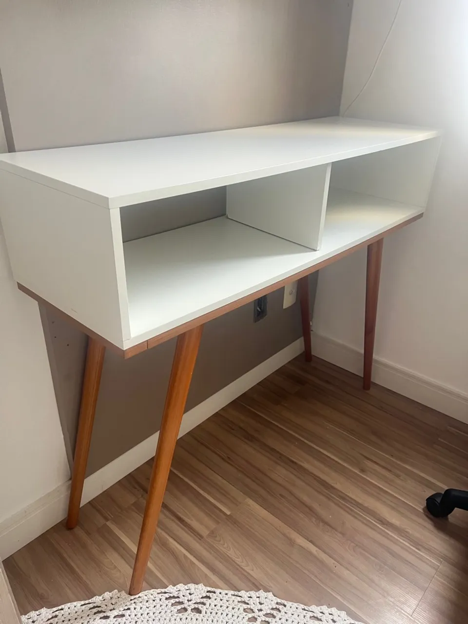 Aparador moderno com nichos e design clean