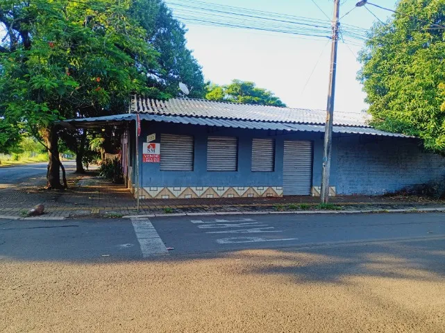 Imóvel residencial e comercial de esquina  R. dos Golfinhos - Jardim das Flores