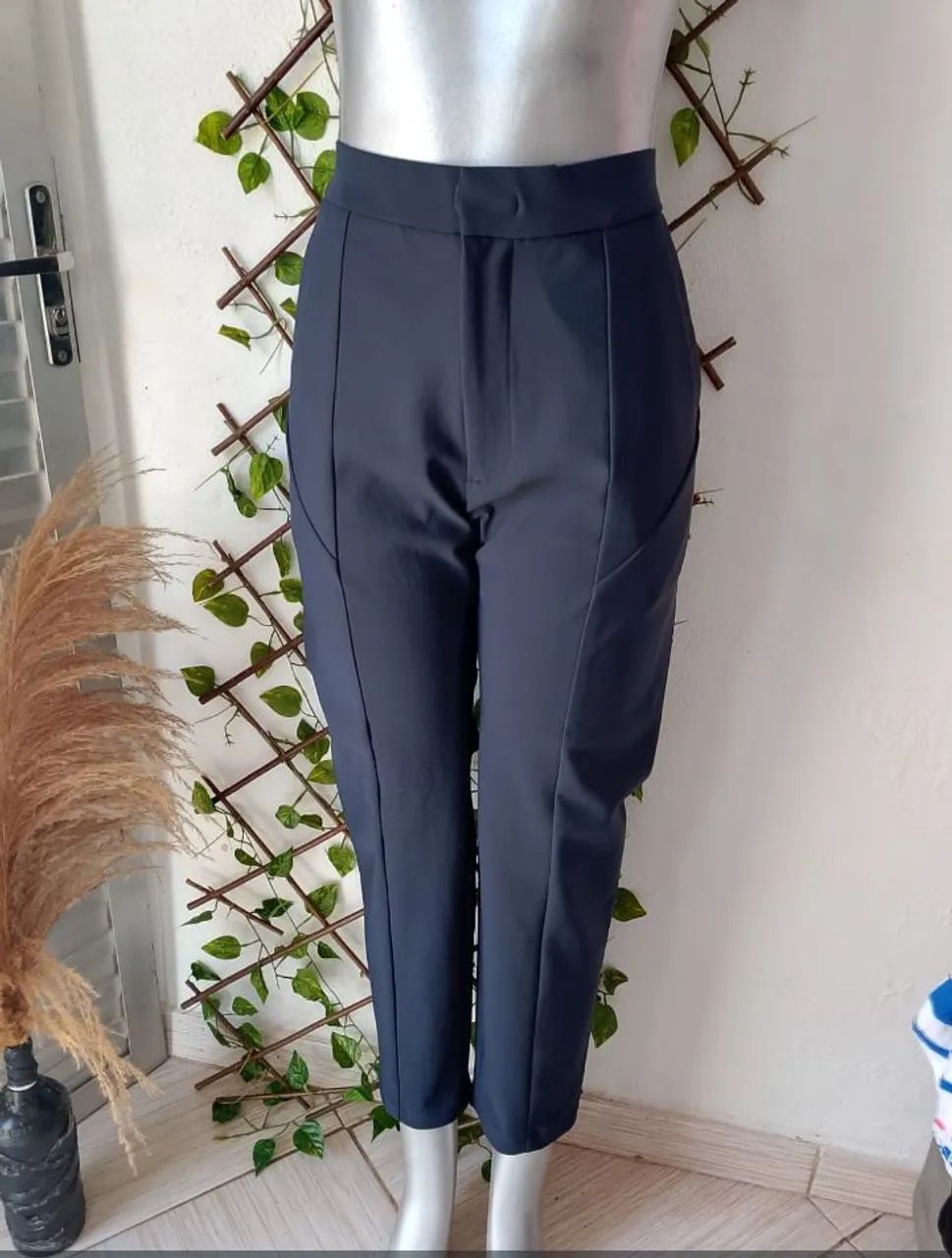 Calça de linho bege com amarração as duas por 75 reais faço entrega  - Foto 2