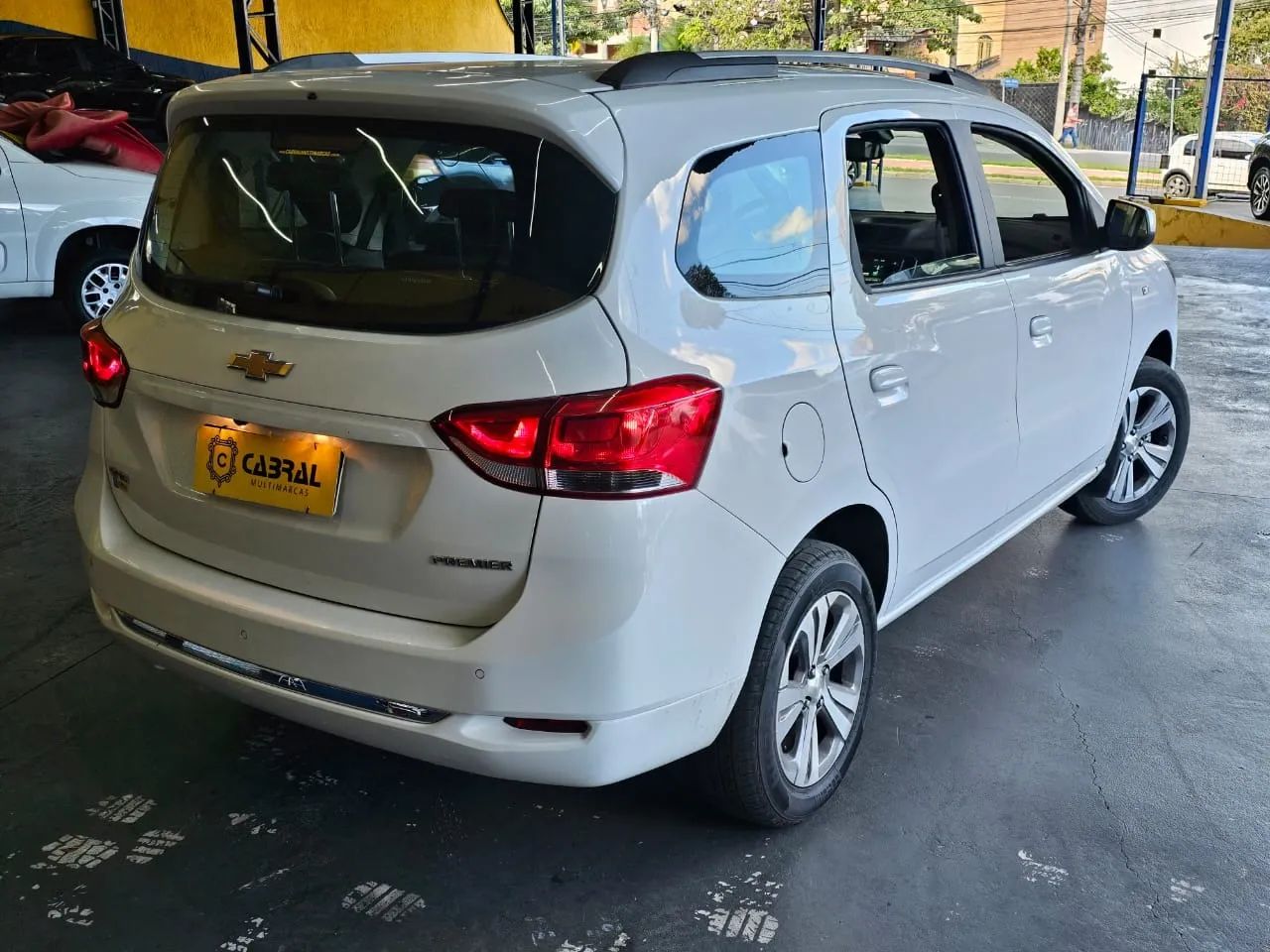 CHEVROLET SPIN Premier 1.8 EconoFlex Automático 2024 - 7 Lugares - Foto 2