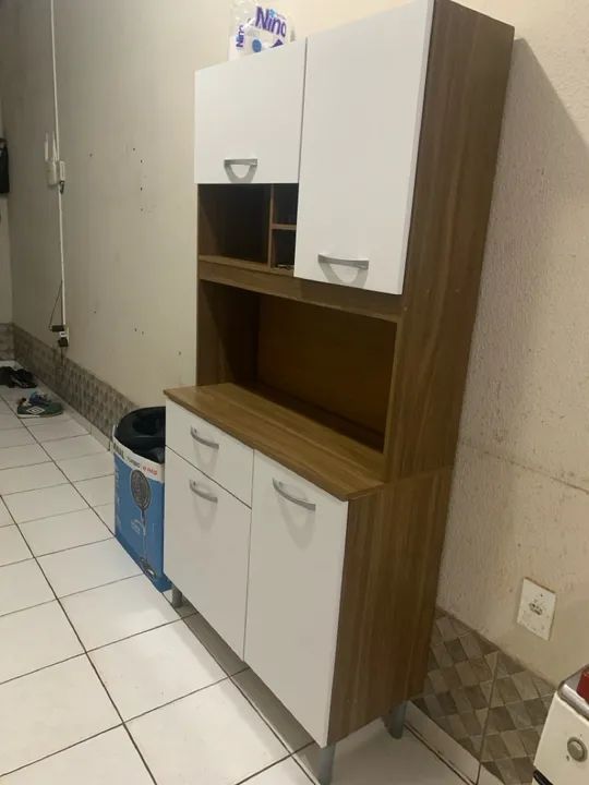 Armário de Cozinha Branco com Acabamento em Madeira - Foto 2