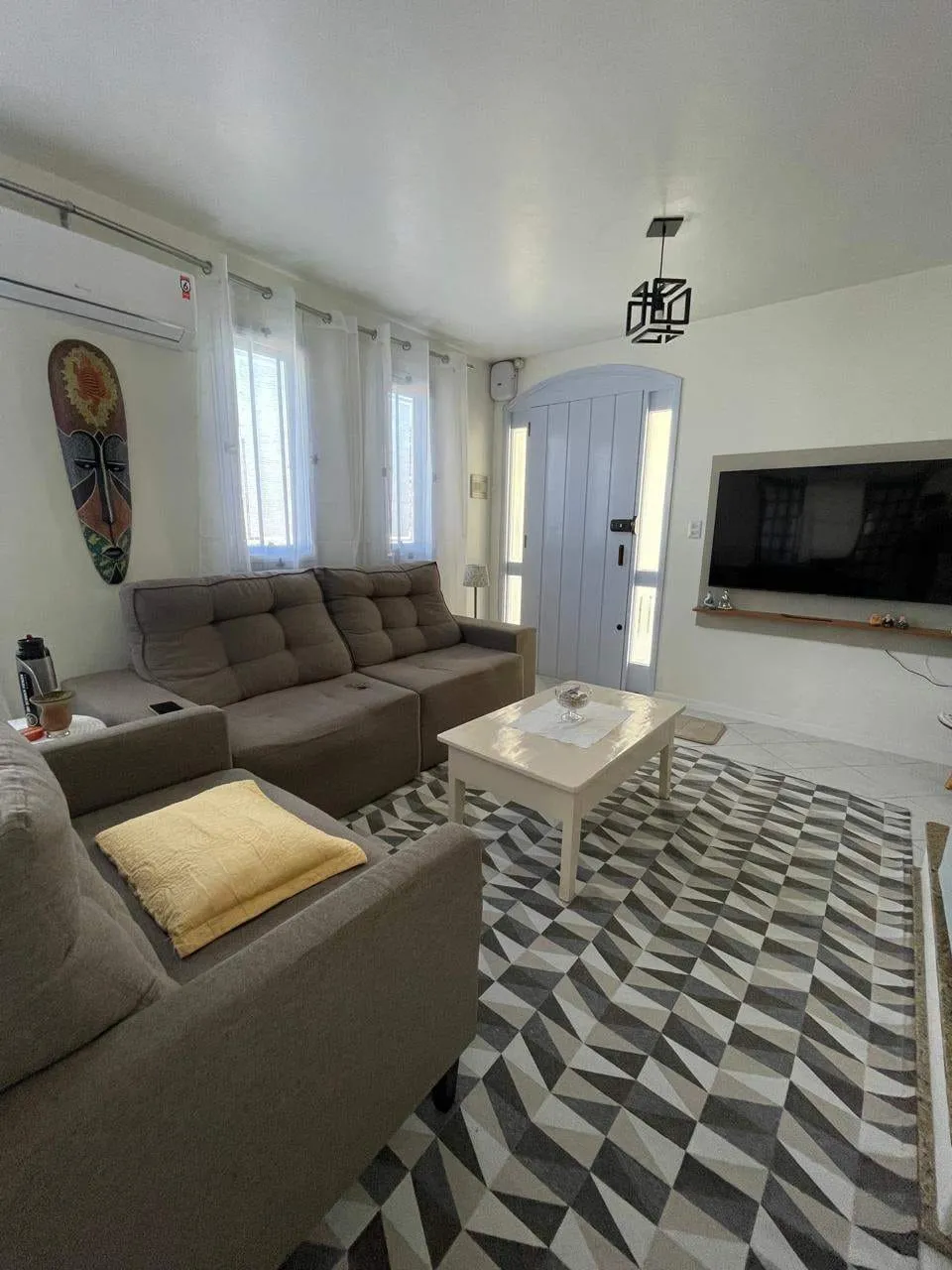 Casa à venda no Areal com 3 dormitórios (1 suíte), piscina, lareira, churrasqueira, 2 vaga