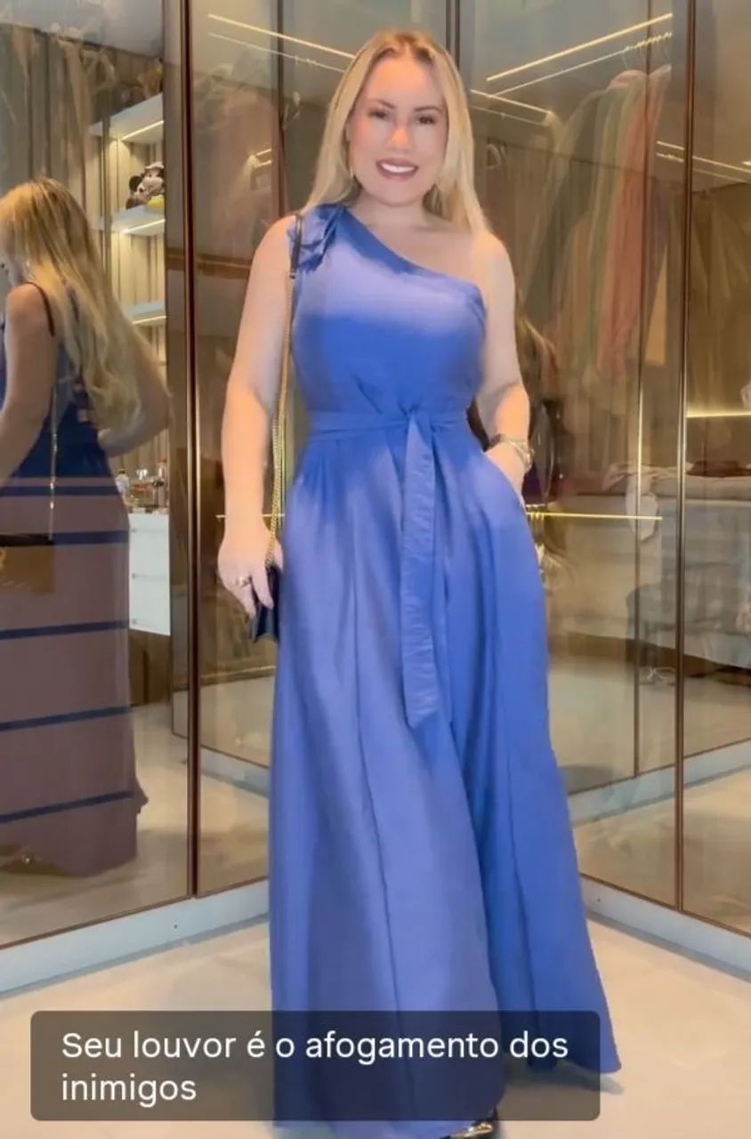 Vestido na cor verde menta