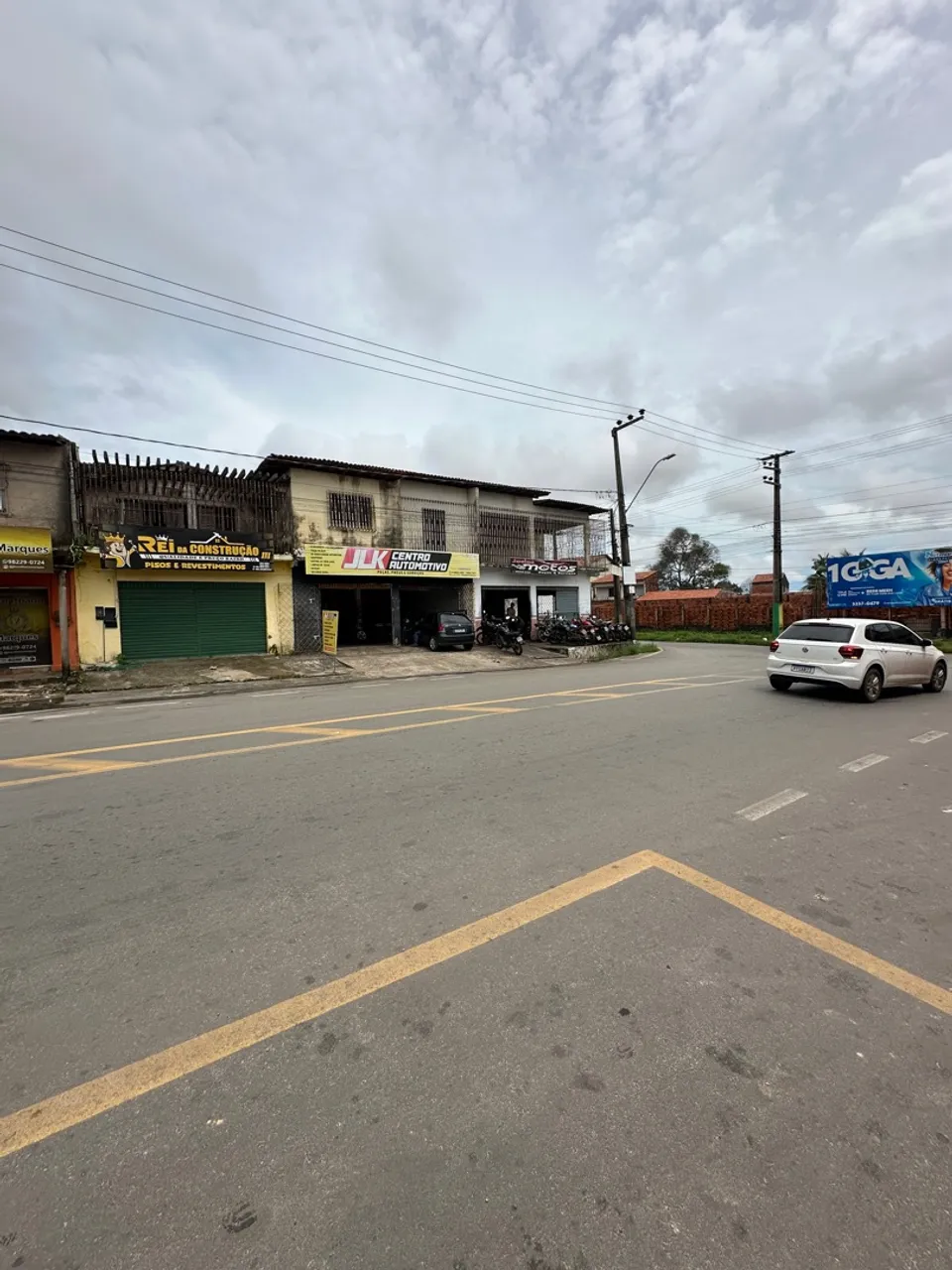 Casa Comercial na Avenida Principal do Jardim América/Cidade Olímpica