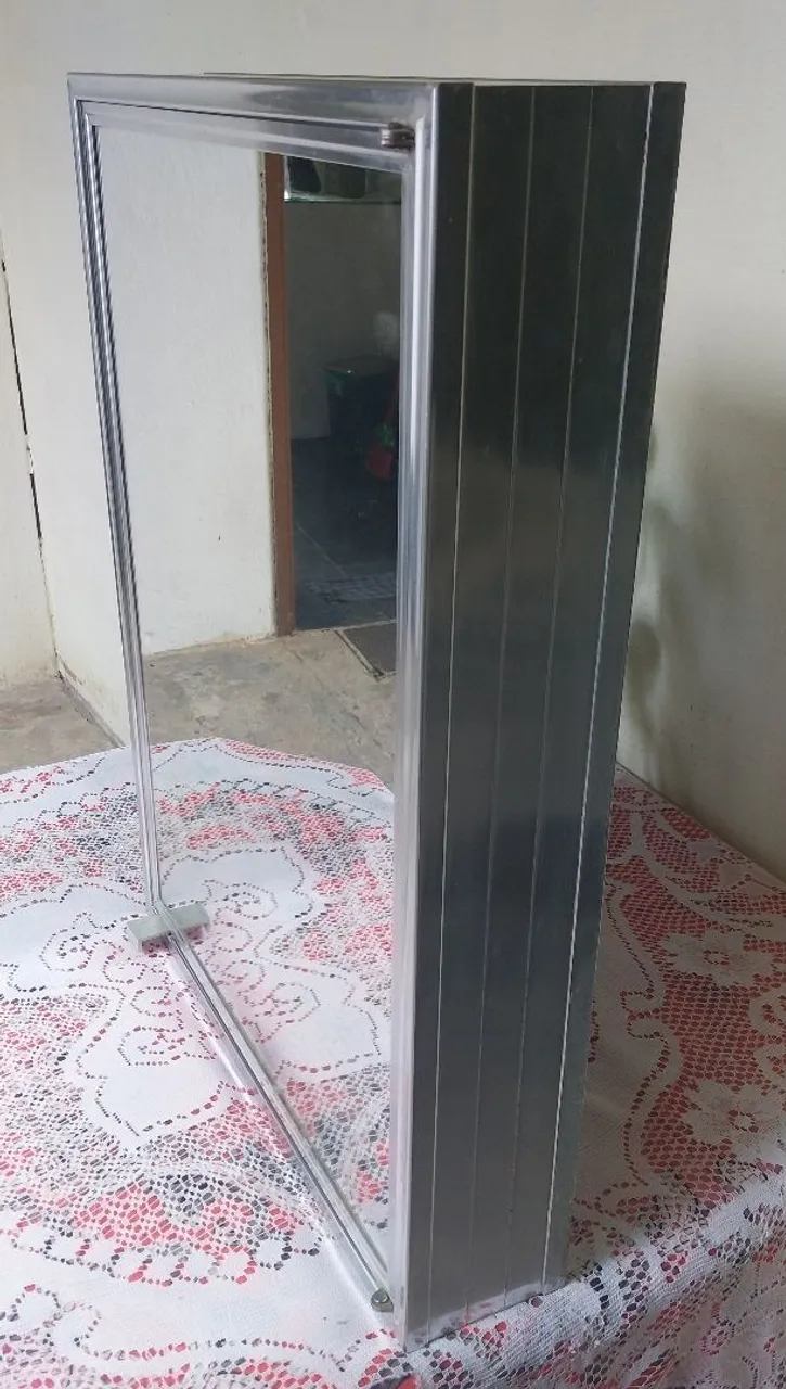 Espelho de Parede para Banheiro com armário