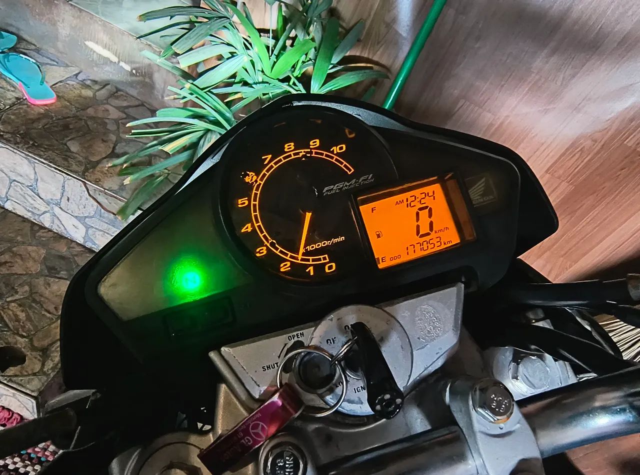 Vende se moto cb 300r 2011 barato  - Foto 3