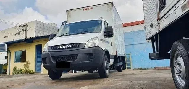 Iveco Daily 35s14 Baú Ano 2015