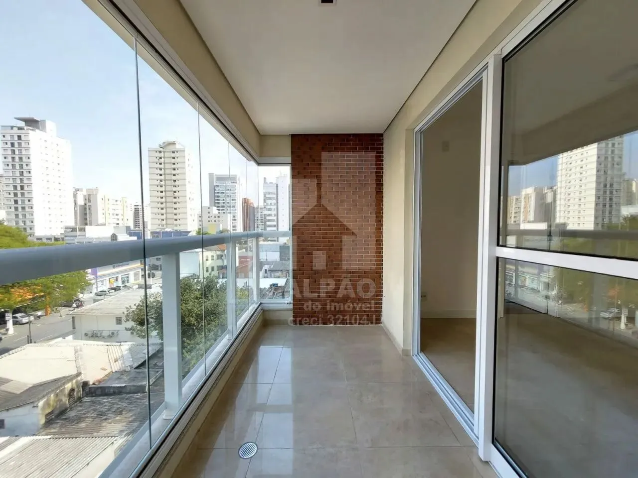Apartamento com varanda para alugar em Moema, 44m², com 1 dormitorio, 2 vaga e lazer