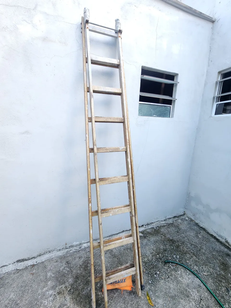 Escada de madeira para pintura