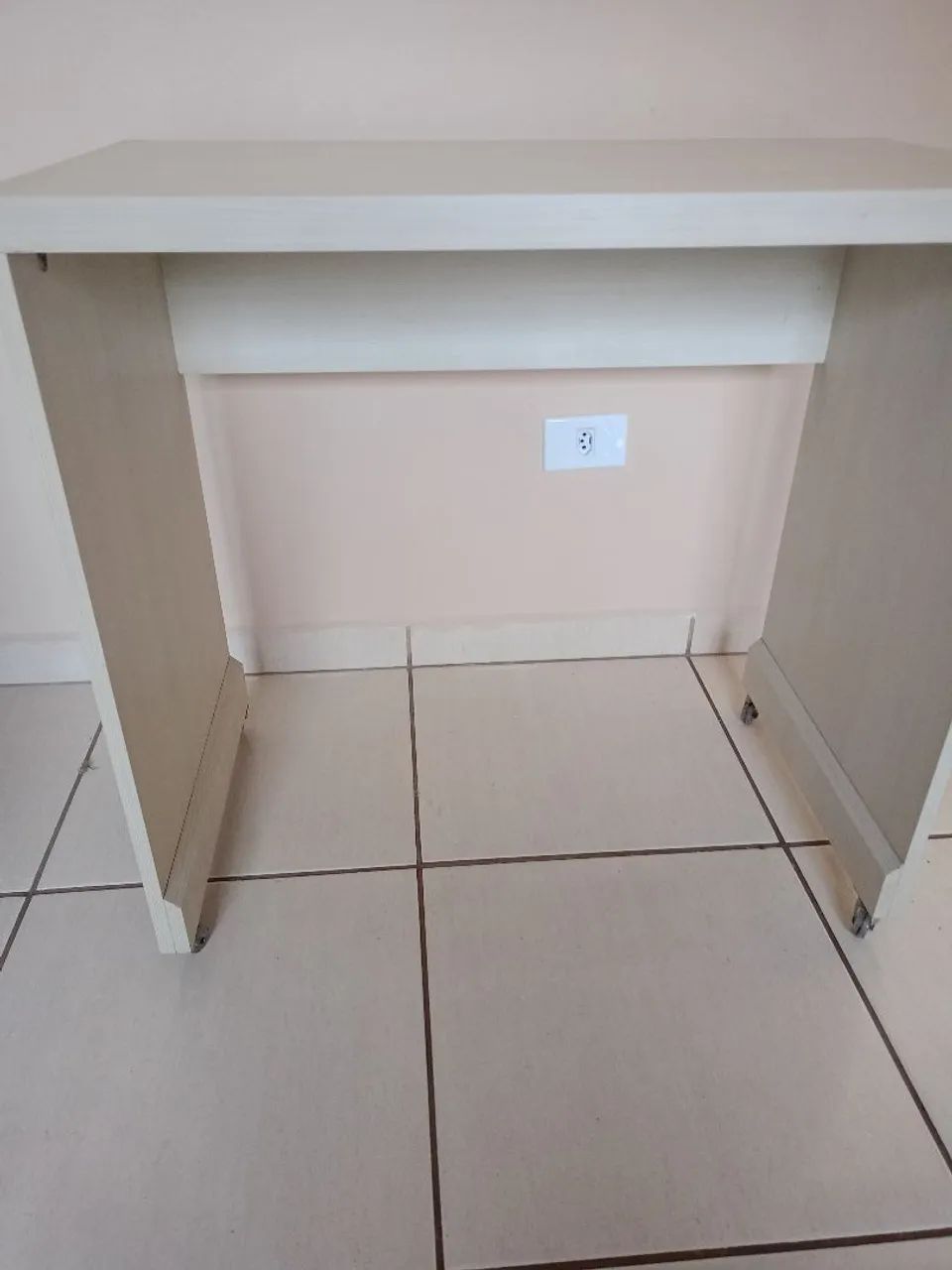 Escrivaninha na cor bege - Foto 5